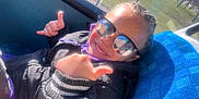 Karnelo is registered to the contest to win money with this photo: blue_seat, casual, child, cool, daylight, fashion, happy, jacket, leisure, outdoor, person, portrait, reflection, seat, smile, sunglasses, sunlight, thumbs_up, window, young