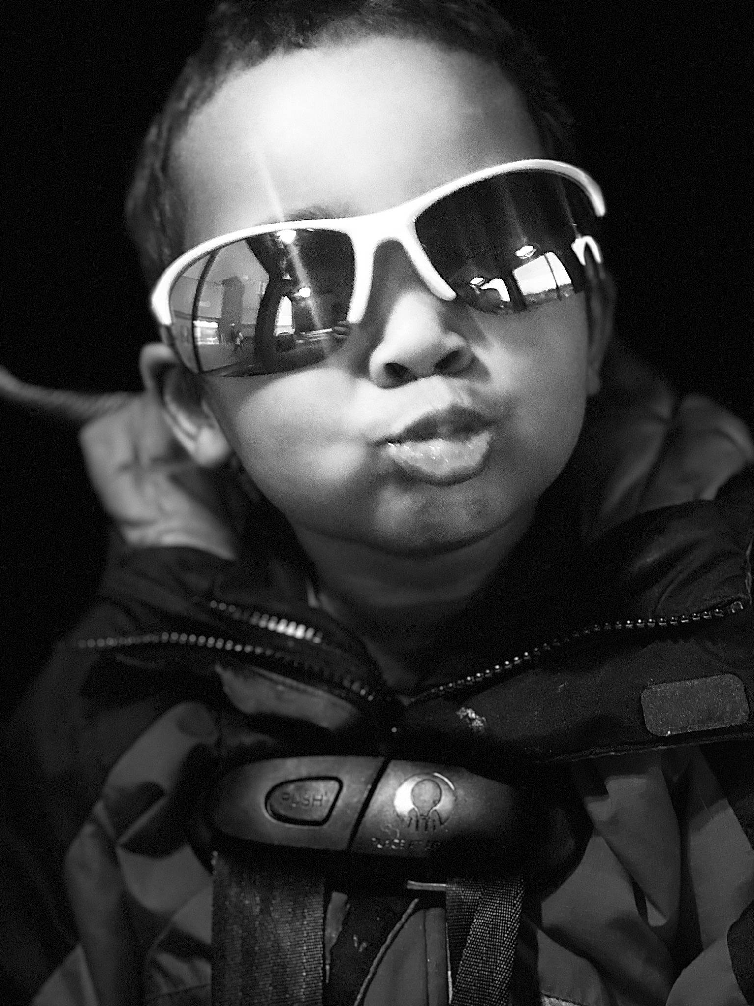 Daysen is registered to the contest to win money with this photo: black, cheek, chin, eye, eyebrow, eyewear, glasses, goggles, hair, hairstyle, head, light, lip, mouth, nose, organ, person, photograph, sunglasses, vision_care