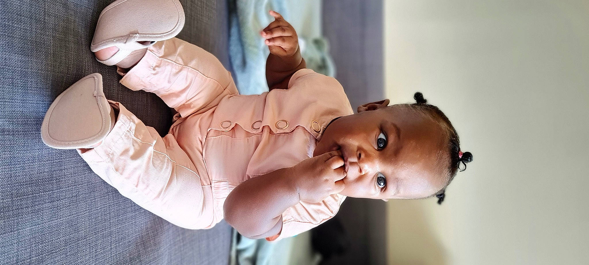 Lïncya a rejoint le concours — aidez-le/la à gagner de superbes lots ! abdomen, arm, art, chest, comfort, elbow, eyewear, foot, gesture, happy, human_leg, joint, muscle, nail, person, personal_protective_equipment, sunglasses, thigh, thumb, trunk