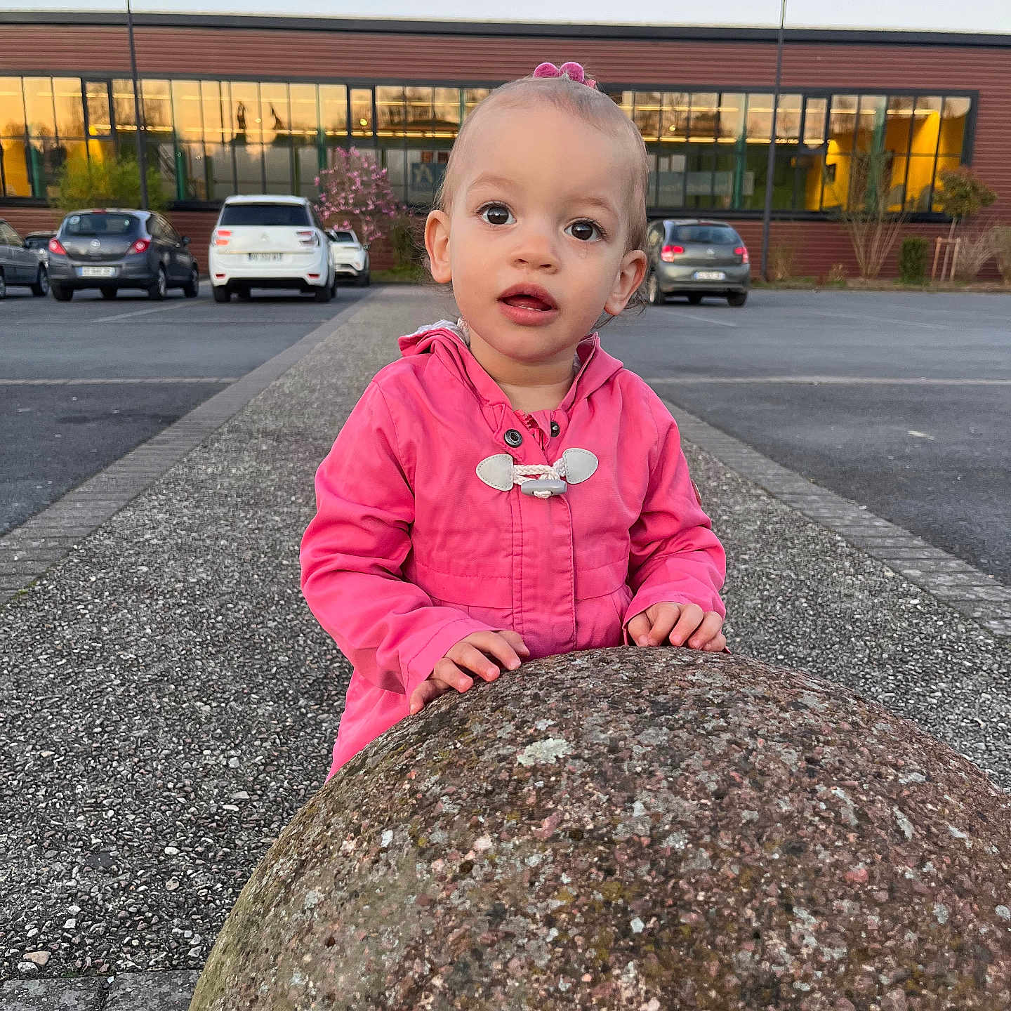 Thamila a rejoint le concours — aidez-le/la à gagner de superbes lots ! alloywheel, baby, car, carwheel, city, clothing, coat, face, head, jacket, path, person, photography, portrait, road, street, tarmac, transportation, urban, vehicle