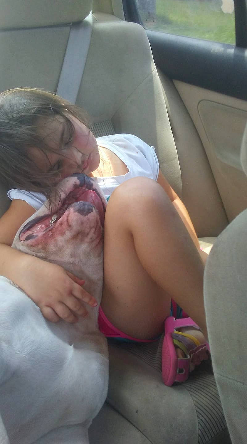 Mercedes is registered to the contest to win money with this photo: abdomen, auto_part, automotive_design, automotive_exterior, car, car_seat, car_seat_cover, chest, comfort, elbow, eyewear, family_car, glasses, human_leg, knee, leg, person, pink, thigh, trunk