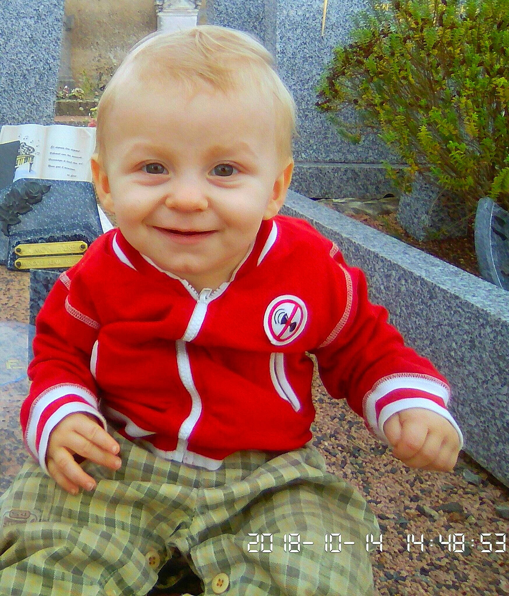 Arséne participe au concours pour gagner de l'argent avec cette photo : boy, cheek, child, eye, face, facial_expression, fun, happiness, head, infant, joy, person, product, red, skin, smile, toddler
