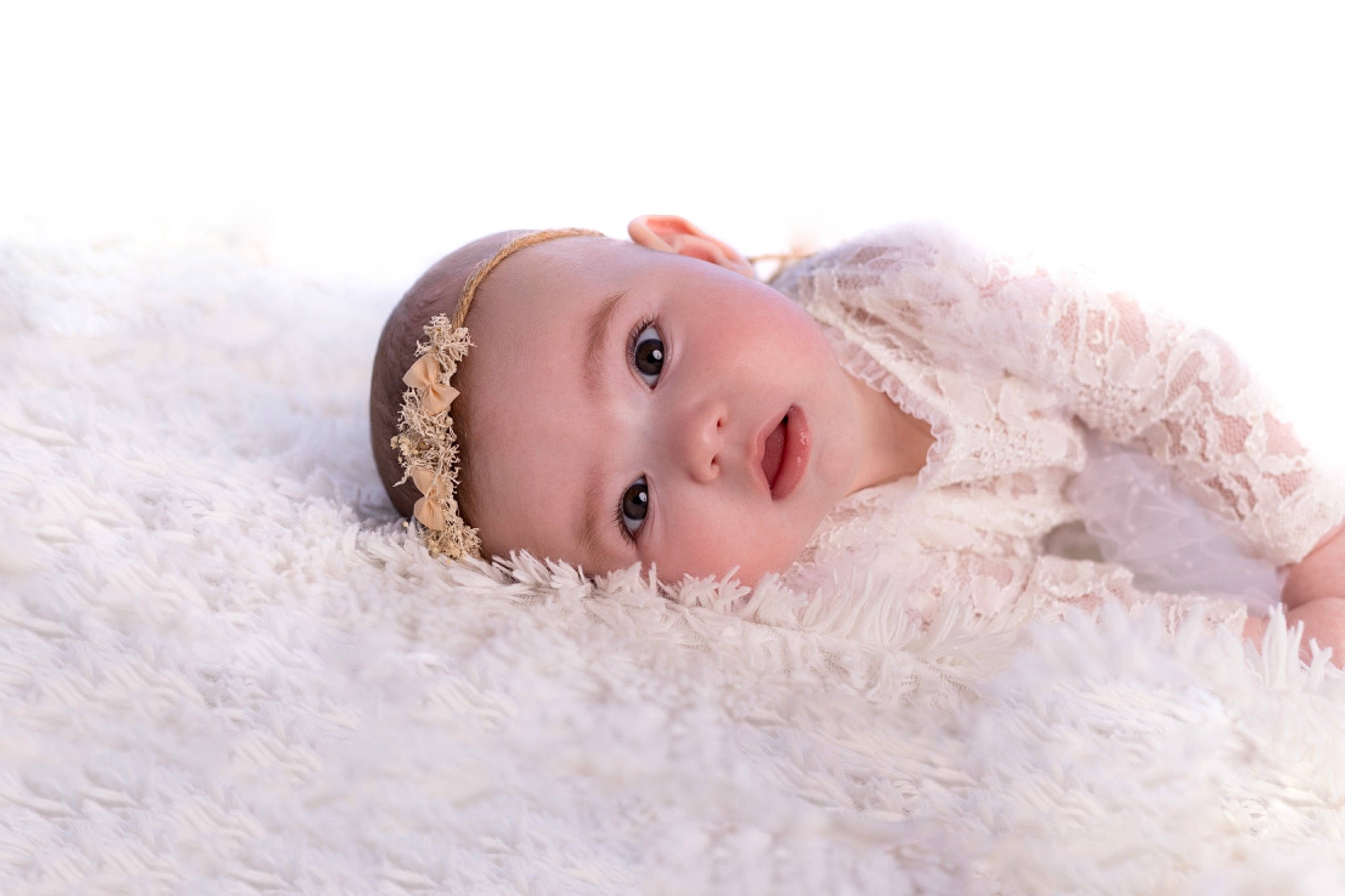 Jade a rejoint le concours — aidez-le/la à gagner de superbes lots ! baby, baby_toddler_clothing, close_up, comfort, embellishment, eye, eyebrow, eyelash, fashion_accessory, flash_photography, freezing, fur, happy, head, iris, linens, lip, person, skin, sleeve