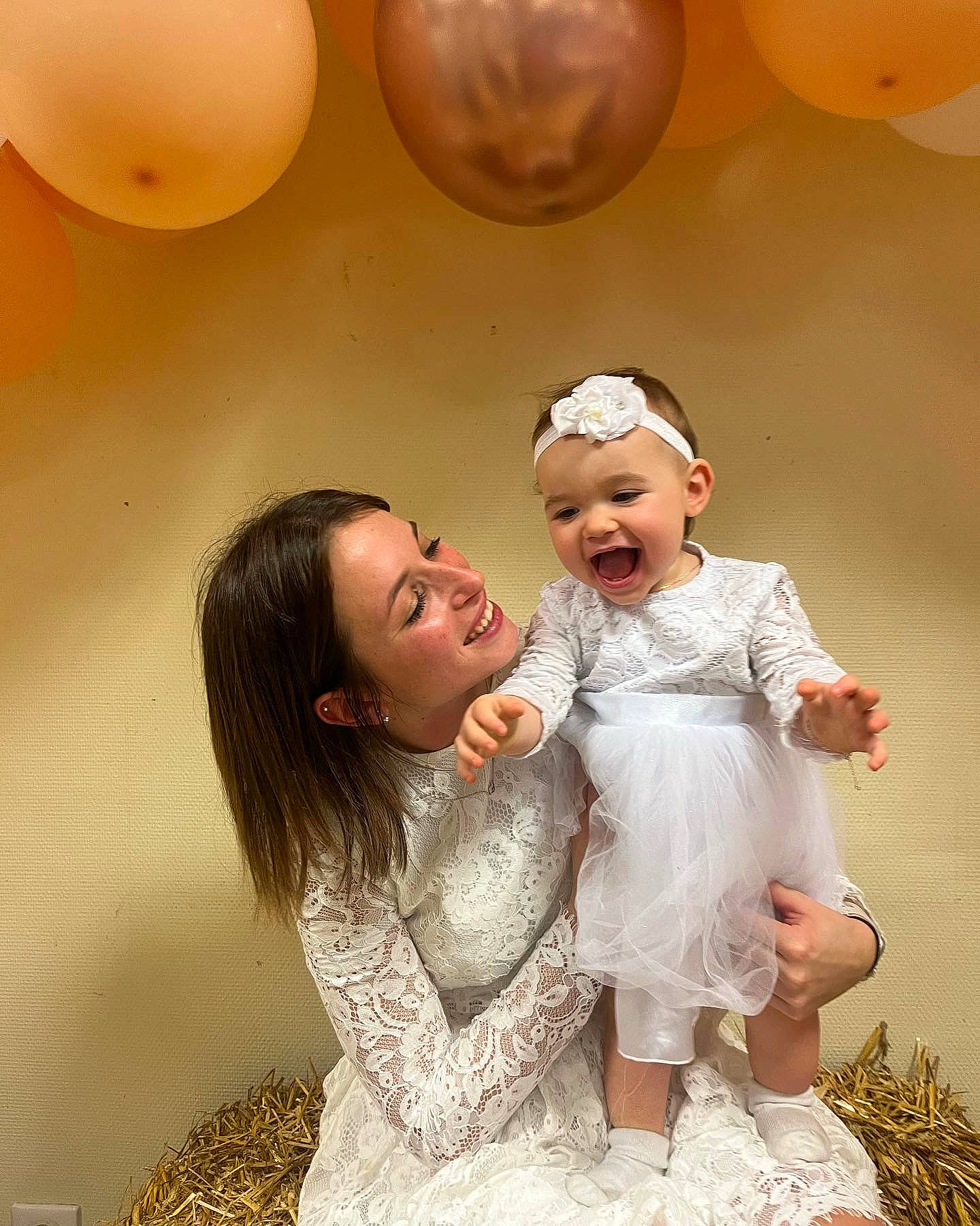 Jade participe au concours pour gagner de l'argent avec cette photo : baby, baby_toddler_clothing, beauty, child, dress, facial_expression, flash_photography, fun, gesture, hairstyle, happy, human, joy, people, people_in_nature, person, photograph, pink, skin, smile