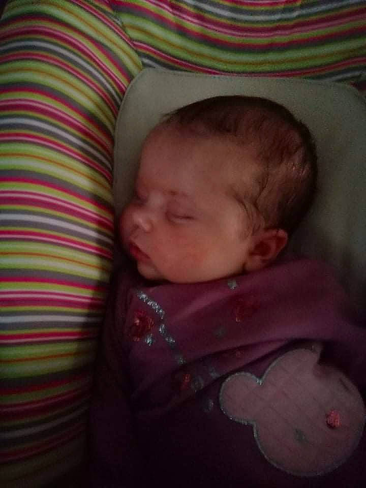 Madyson a rejoint le concours — aidez-le/la à gagner de superbes lots ! baby, baby_products, baby_toddler_clothing, bedtime, cheek, child, comfort, eye, forehead, iris, linens, lip, magenta, mouth, nap, nose, person, pink, sitting, skin