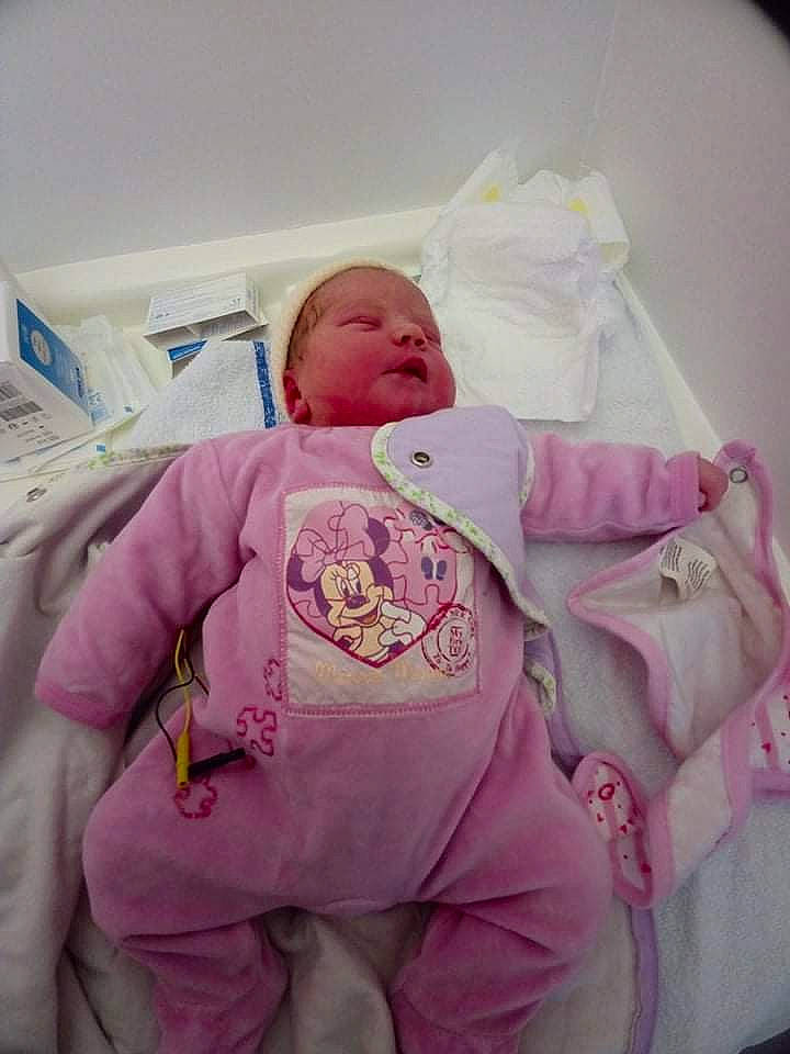 Madyson participe au concours pour gagner de l'argent avec cette photo : baby, baby_products, baby_safety, baby_sleeping, baby_toddler_clothing, bed, bedding, cheek, comfort, hairstyle, infant_bed, linens, mouth, nose, person, pink, product, skin, sleeve, textile