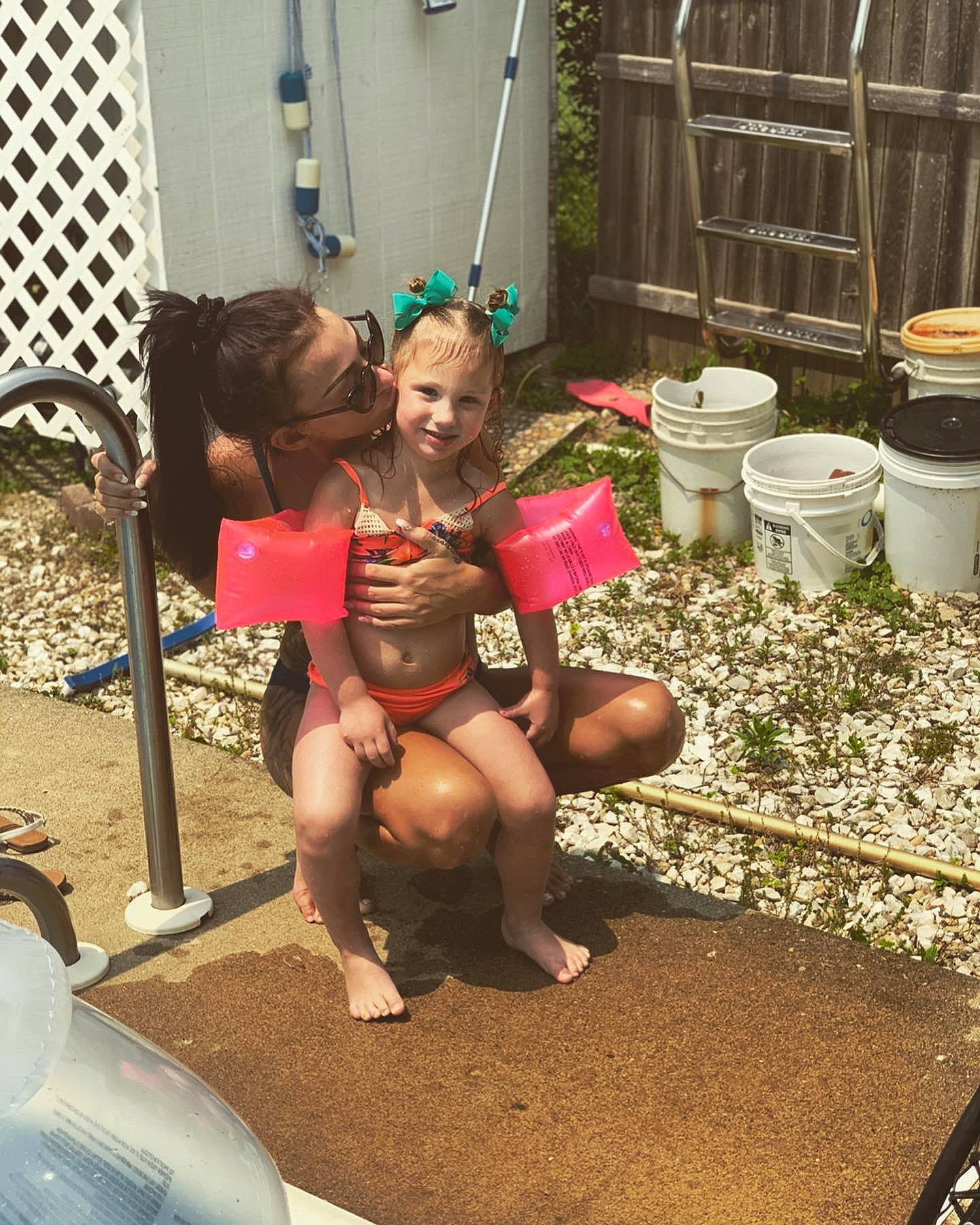 Melina is registered to the contest to win money with this photo: child, fun, joy, leg, person, plant, summer, thigh, toddler, vacation