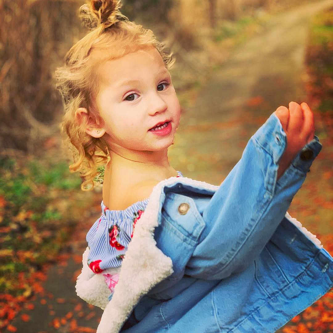 Melina is registered to the contest to win money with this photo: child, child_model, denim, happy, jeans, person, photography, smile, textile, toddler