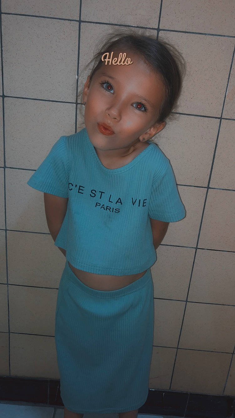 Sinem a rejoint le concours — aidez-le/la à gagner de superbes lots ! active_shirt, aqua, azure, baby_toddler_clothing, chest, child, electric_blue, eye, eyelash, face, forehead, grey, head, human_body, nose, person, sleeve, sportswear, t_shirt, toddler
