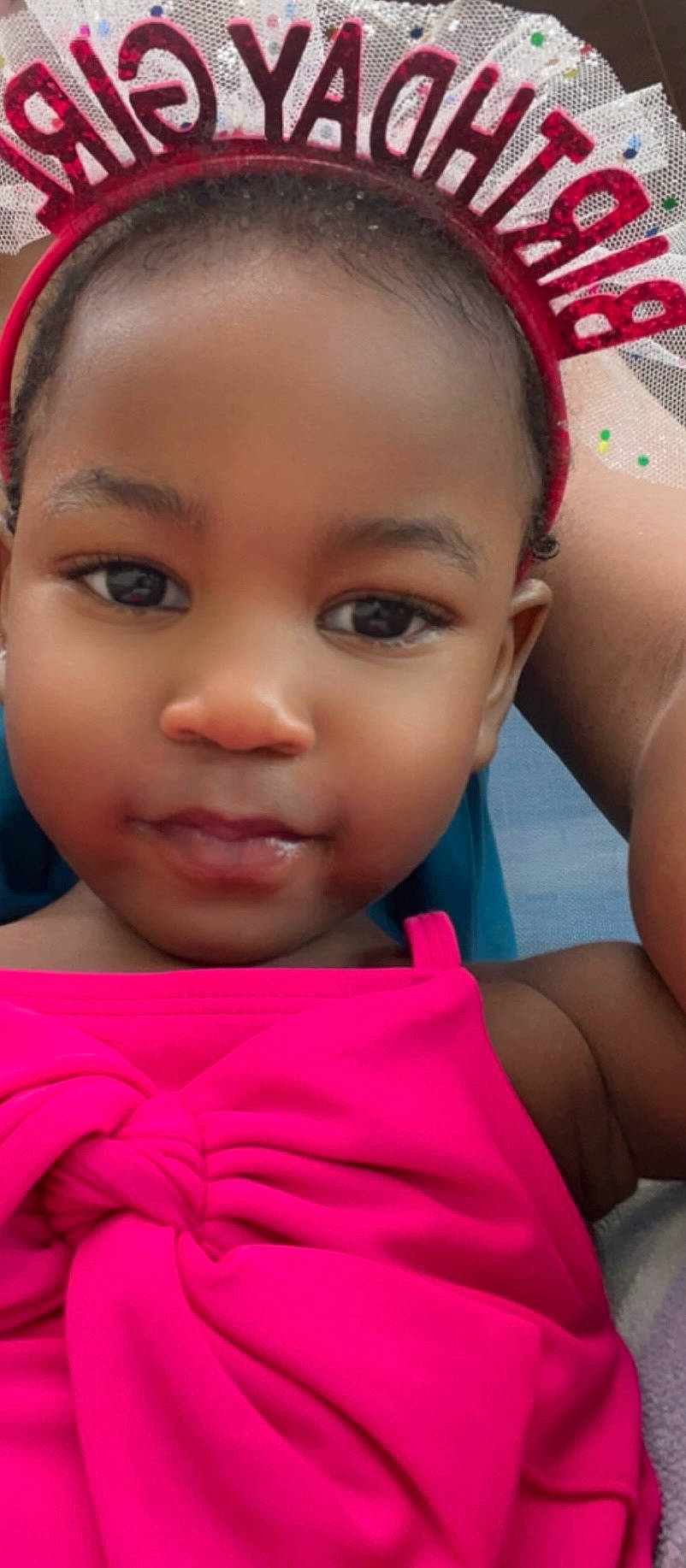 Layla is registered to the contest to win money with this photo: black_hair, cheek, chin, eyebrow, eyelash, facial_expression, forehead, hair, happy, human, iris, lip, mouth, neck, nose, organ, person, pink, skin, smile