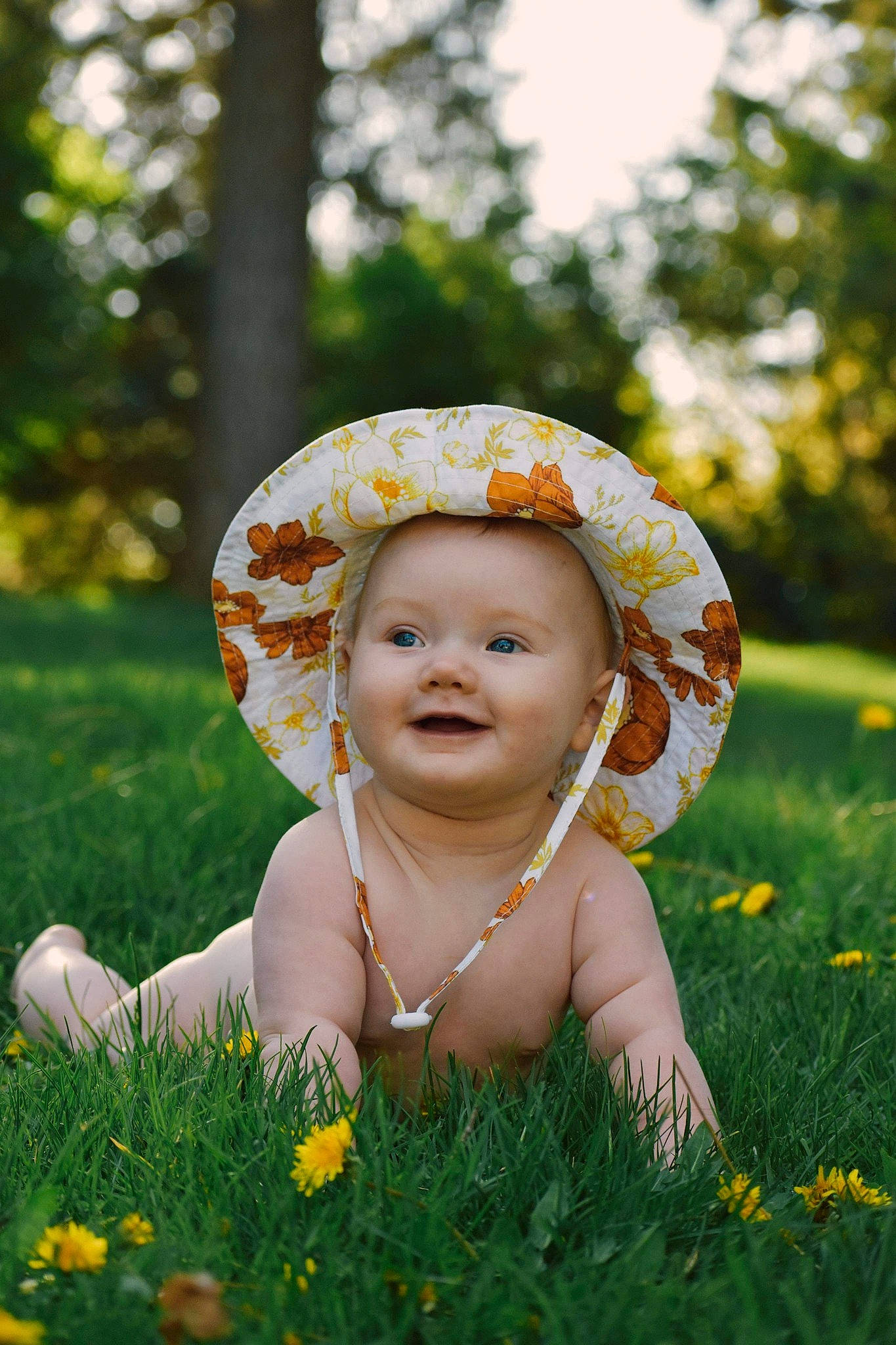 Coraline is registered to the contest to win money with this photo: baby, baby_toddler_clothing, botany, facial_expression, flower, grass, happy, hat, headgear, joy, leaf, nature, party_supply, people_in_nature, person, plant, smile, summer, sun_hat, toddler
