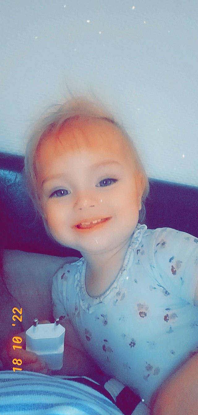 Mylena a rejoint le concours — aidez-le/la à gagner de superbes lots ! baby_toddler_clothing, cheek, child, chin, cool, cup, drinkware, electric_blue, eyelash, fun, happy, iris, jaw, joy, lip, mouth, nose, person, plastic_bottle, skin