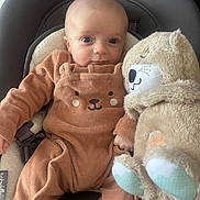 Naël participe au concours pour gagner de l'argent avec cette photo : baby, infant, onesie, brown_clothing, teddy_bear, plush_toy, baby_seat, child, cute, snuggling, soft_toy, face, person, indoor, comfort, seatbelt, closeup, portrait, baby_fashion, adorable