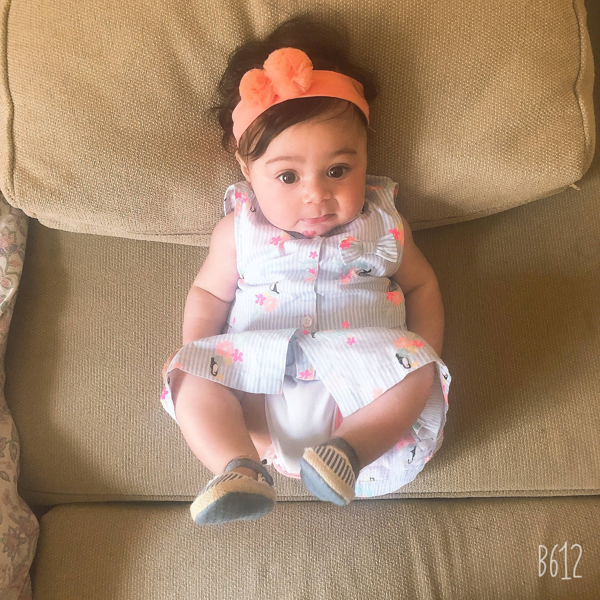 Mélissa a rejoint le concours — aidez-le/la à gagner de superbes lots ! baby, baby_products, baby_toddler_clothing, child, headgear, person, product, sitting, toddler