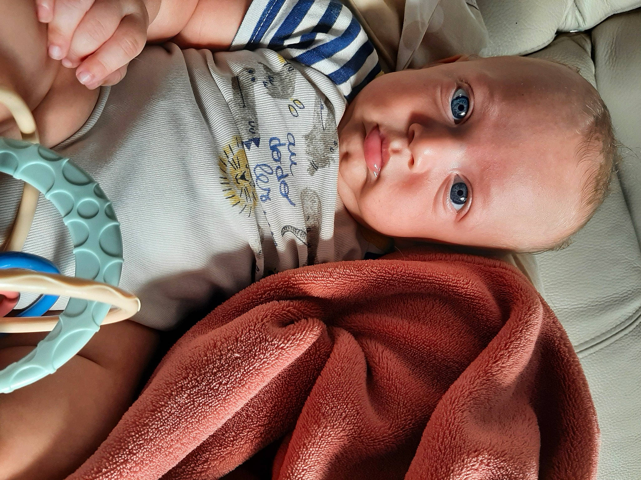 Noam participe au concours pour gagner de l'argent avec cette photo : baby, baby_toddler_clothing, cheek, child, comfort, eyebrow, eyelash, finger, hat, iris, linens, lip, nail, neck, nose, organ, person, skin, sleeve, textile