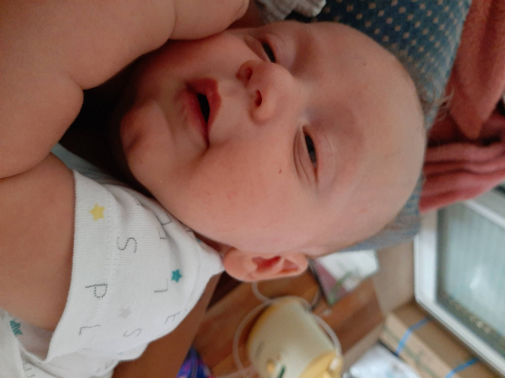 Noam participe au concours pour gagner de l'argent avec cette photo : baby, baby_toddler_clothing, cheek, child, coffee_cup, comfort, eyelash, finger, happy, lip, mouth, neck, nose, person, saucer, skin, sleeve, tableware, textile, toddler