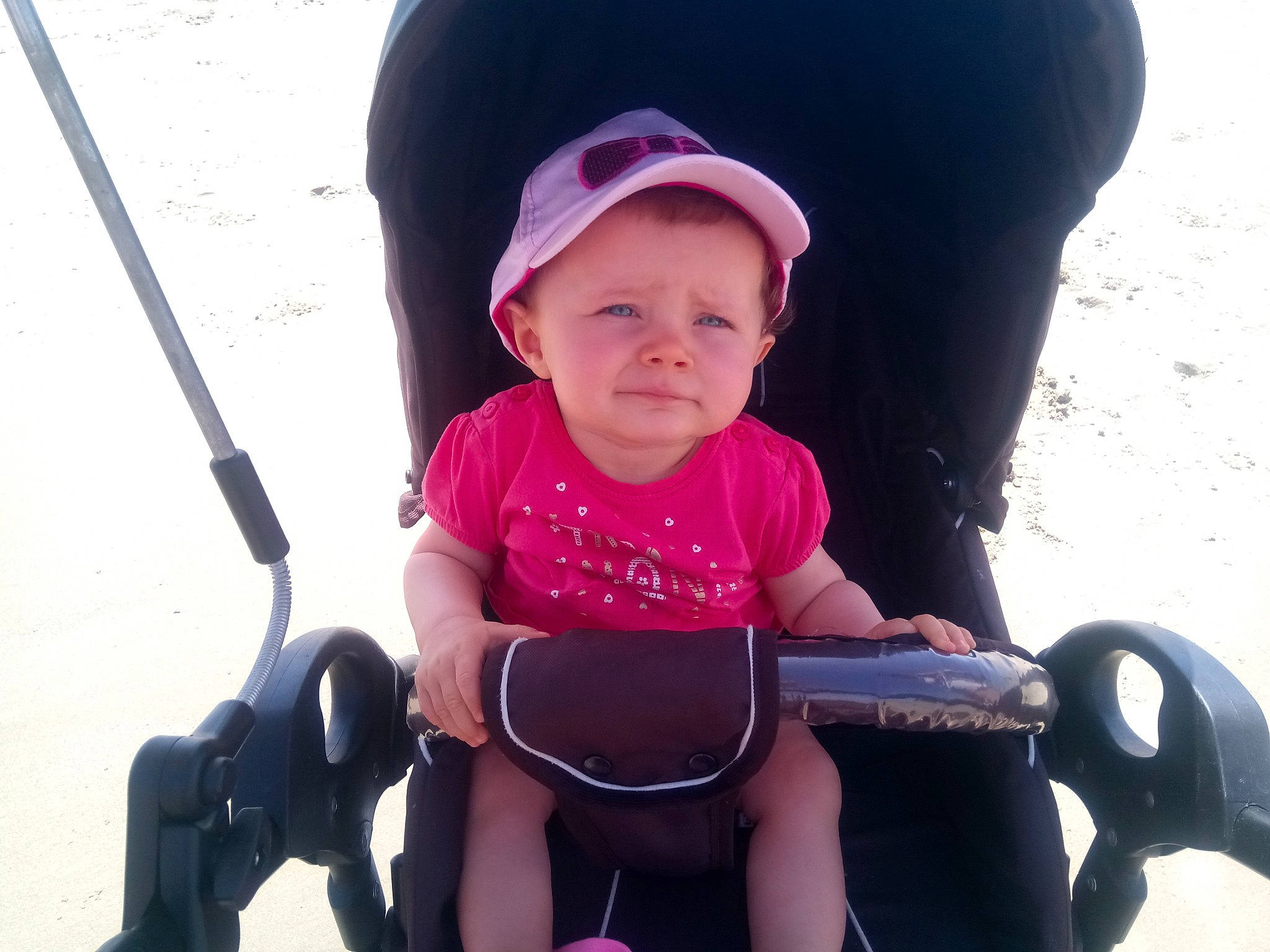 Maëva a rejoint le concours — aidez-le/la à gagner de superbes lots ! baby, baby_carriage, baby_products, black_hair, child, fun, happy, person, pink, product, sitting, skin, smile, toddler, vacation, vehicle, wetsuit