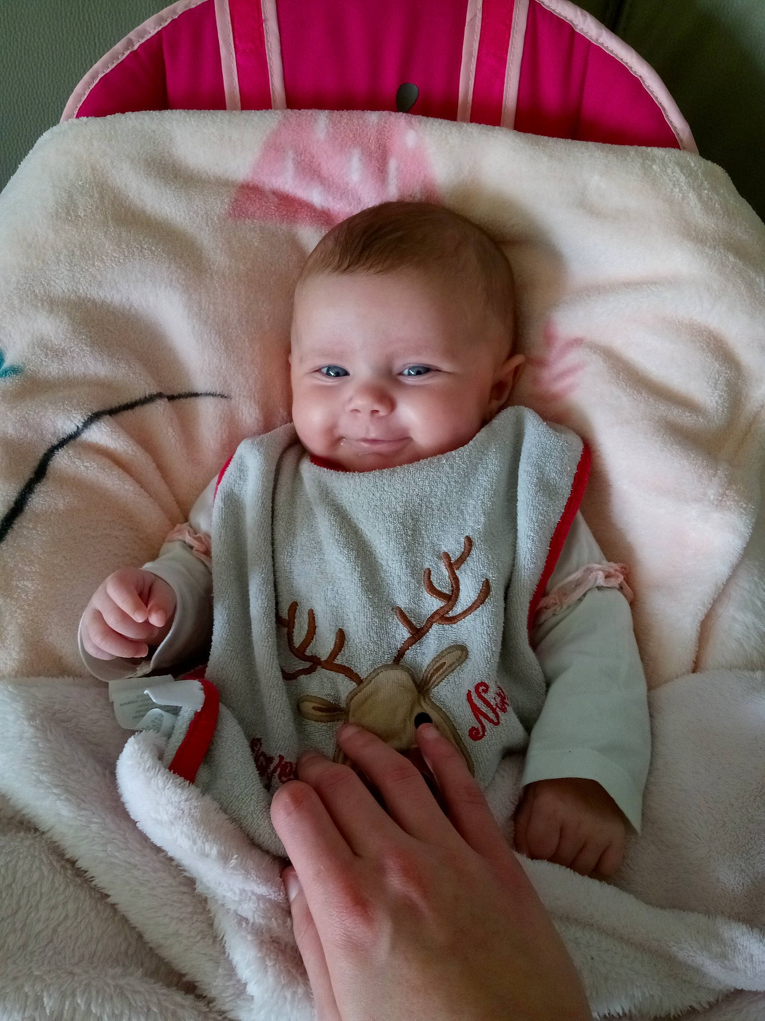 Maëva a rejoint le concours — aidez-le/la à gagner de superbes lots ! baby, baby_products, baby_sleeping, blanket, cheek, child, comfort, hand, linens, person, product, skin, toddler