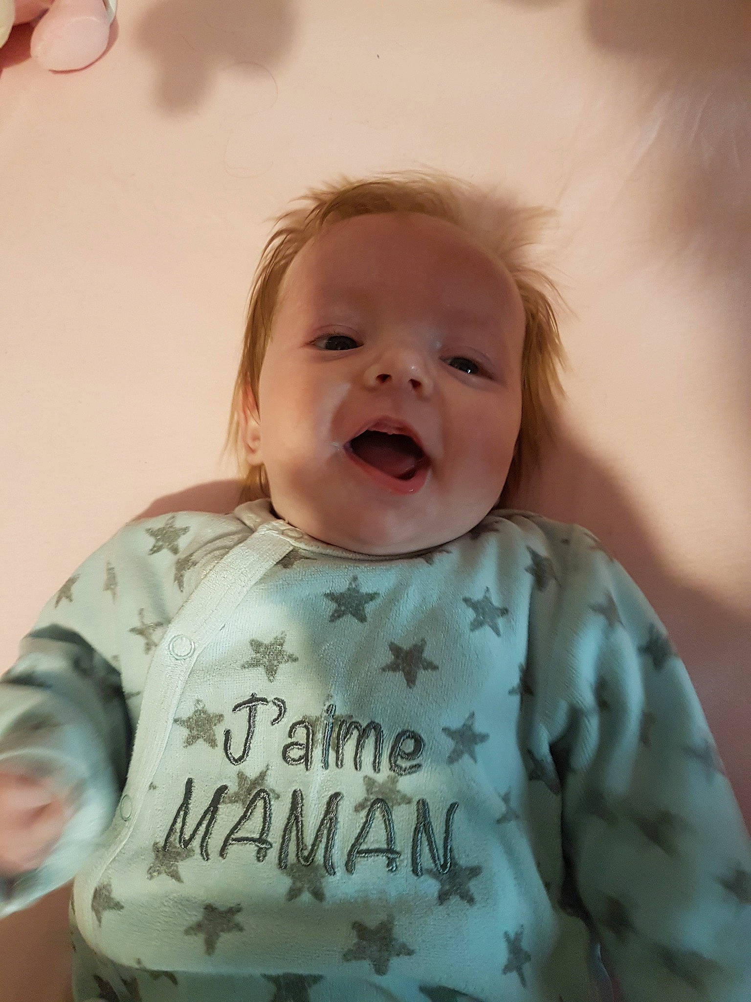 Océane participe au concours pour gagner de l'argent avec cette photo : baby, cheek, child, face, facial_expression, fun, happy, head, laugh, nose, person, skin, sleeve, smile, toddler