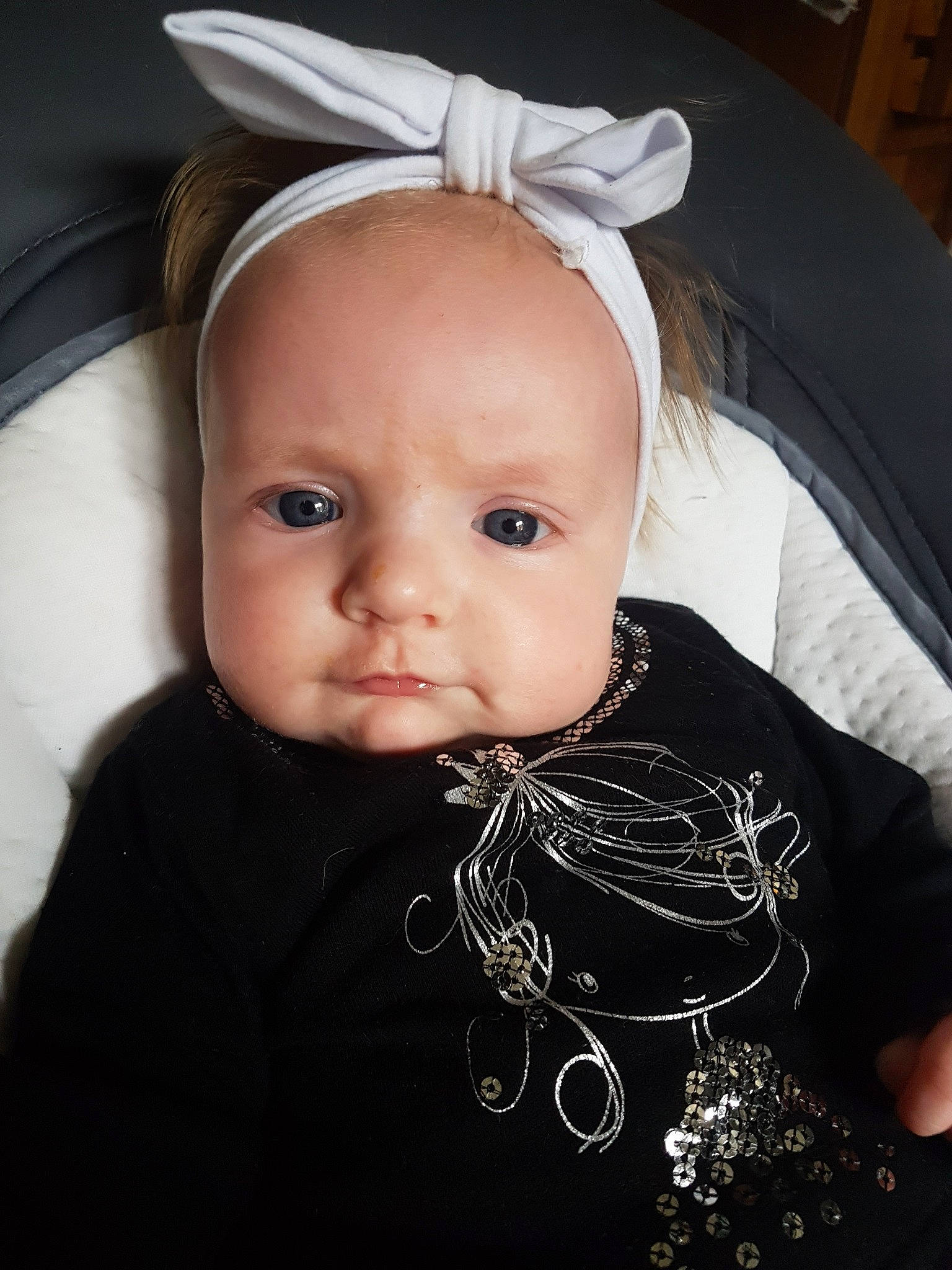 Oceane participe au concours pour gagner de l'argent avec cette photo : baby, cheek, child, ear, eye, eyebrow, face, forehead, hair_accessory, head, iris, lip, organ, outerwear, person, photography, portrait_photography, skin, smile, toddler