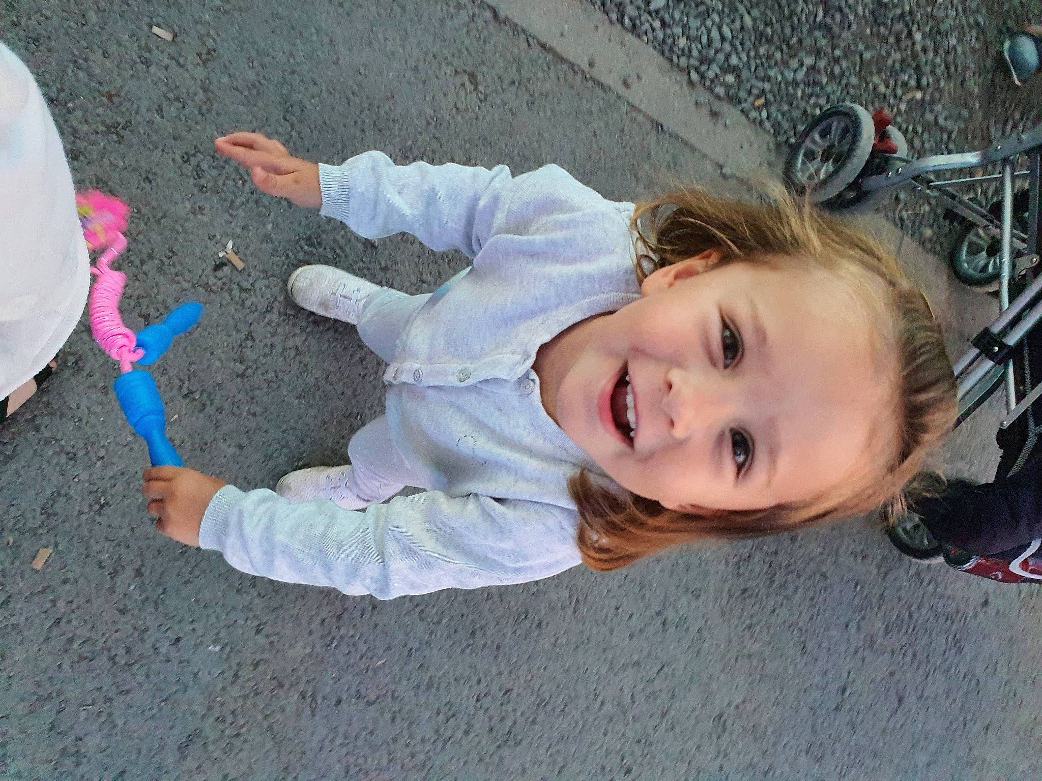 Jane a rejoint le concours — aidez-le/la à gagner de superbes lots ! child, joy, person, play, toddler