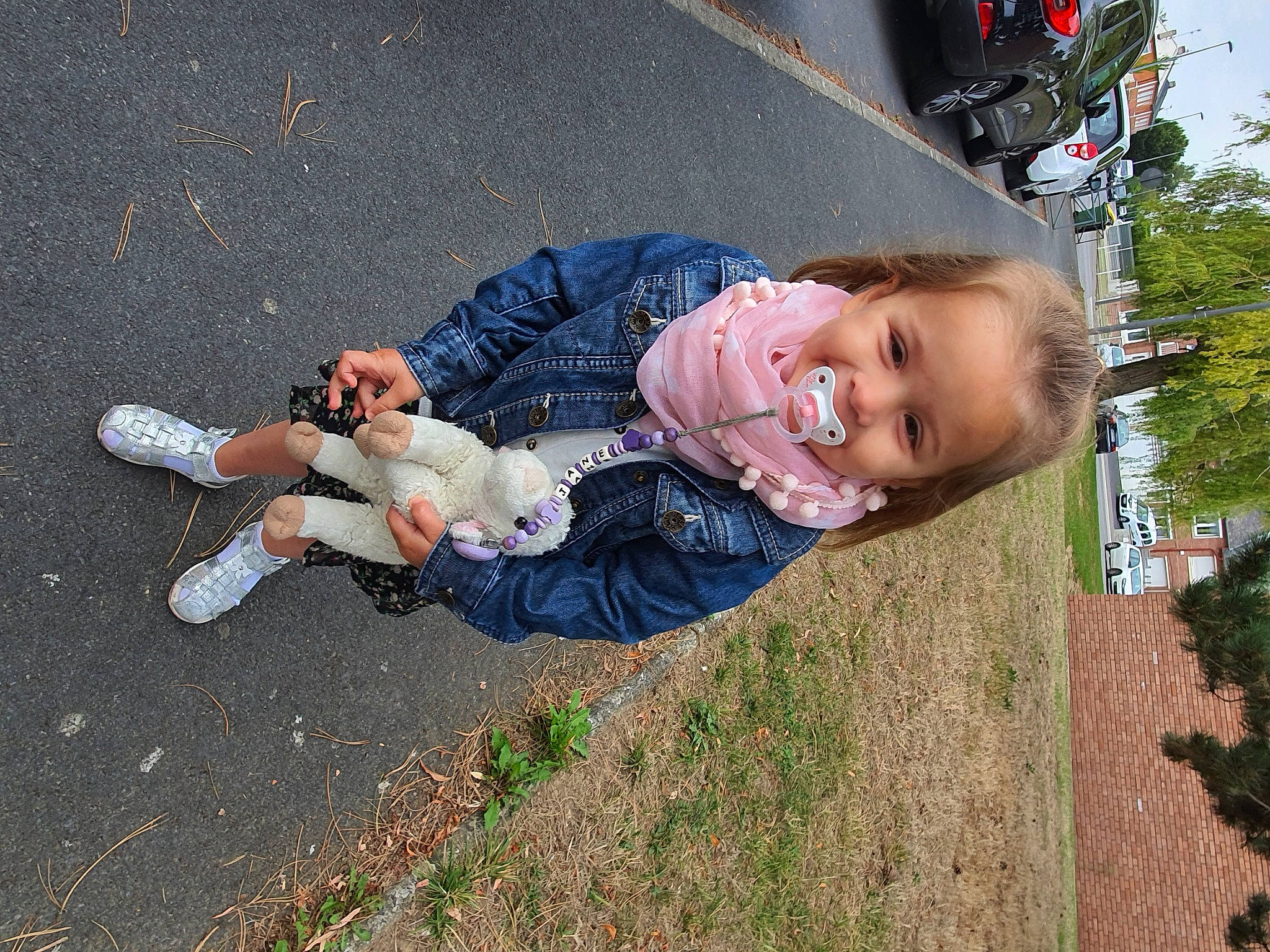 Jane participe au concours pour gagner de l'argent avec cette photo : child, fun, grass, joy, leaf, person, plant, toddler, tree, vacation