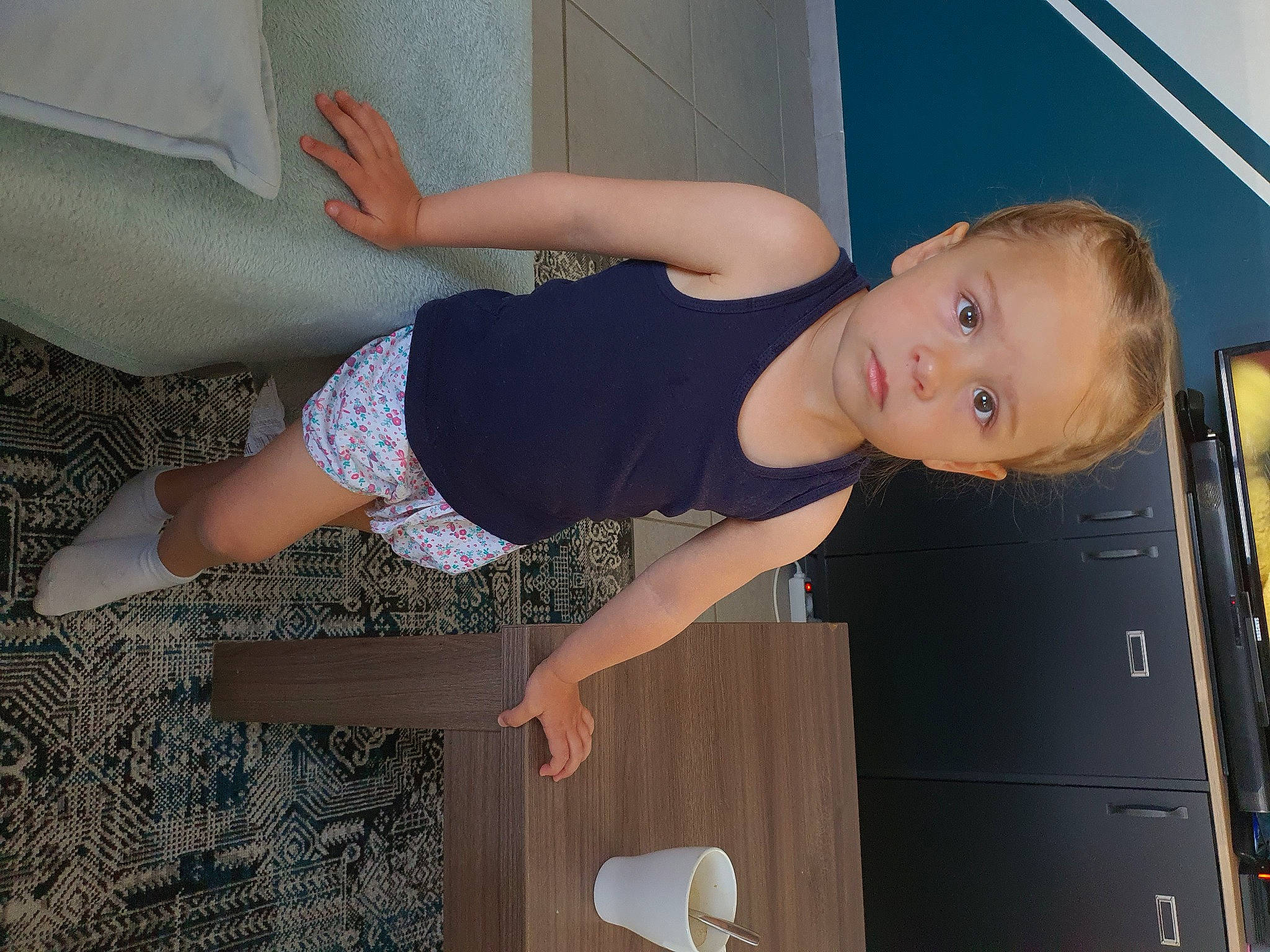 Jane participe au concours pour gagner de l'argent avec cette photo : arm, blond, elbow, finger, leg, long_hair, person, photography, sportswear