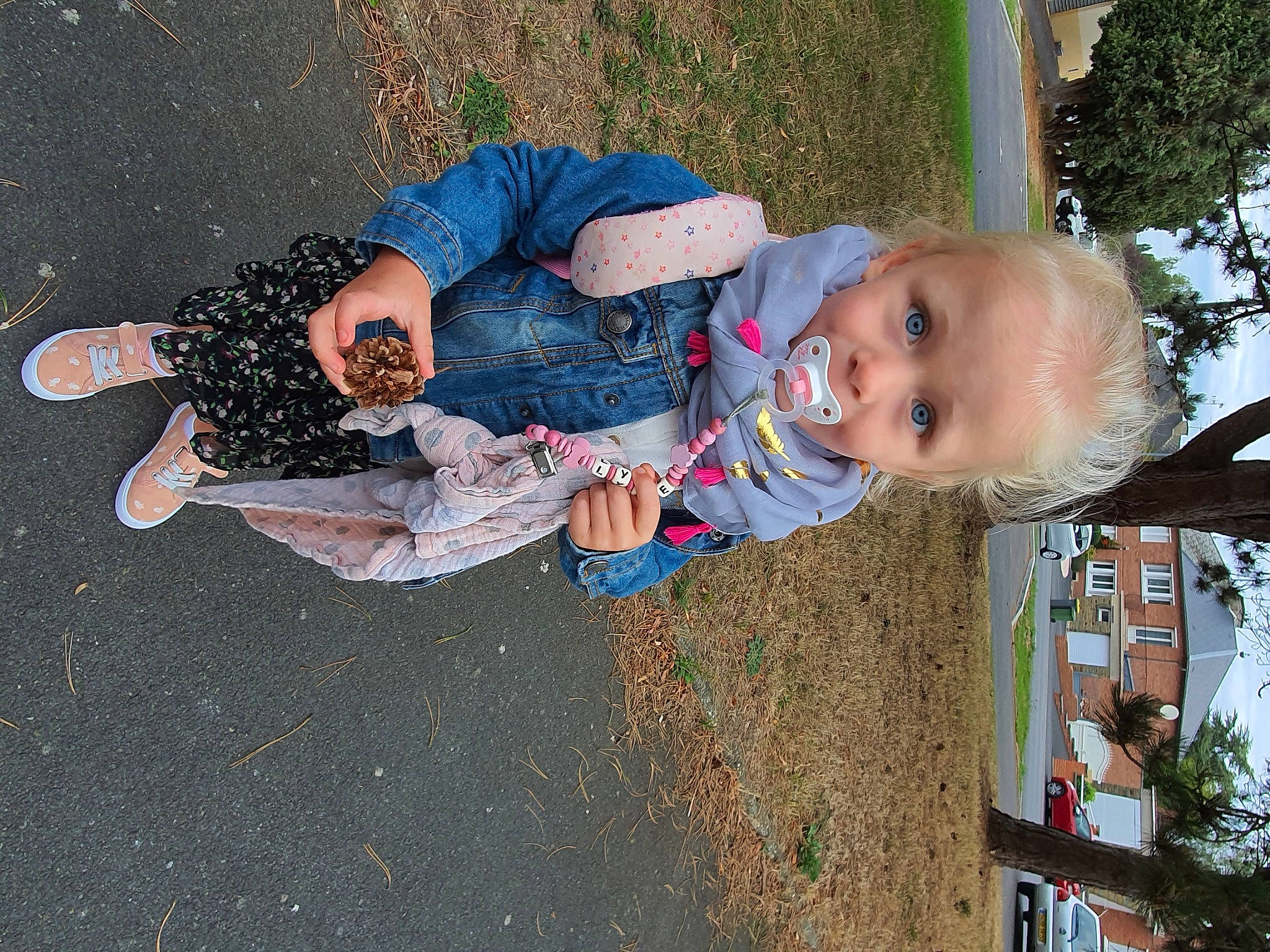 Lyse a rejoint le concours — aidez-le/la à gagner de superbes lots ! child, fun, leisure, person, smile, toddler, tree