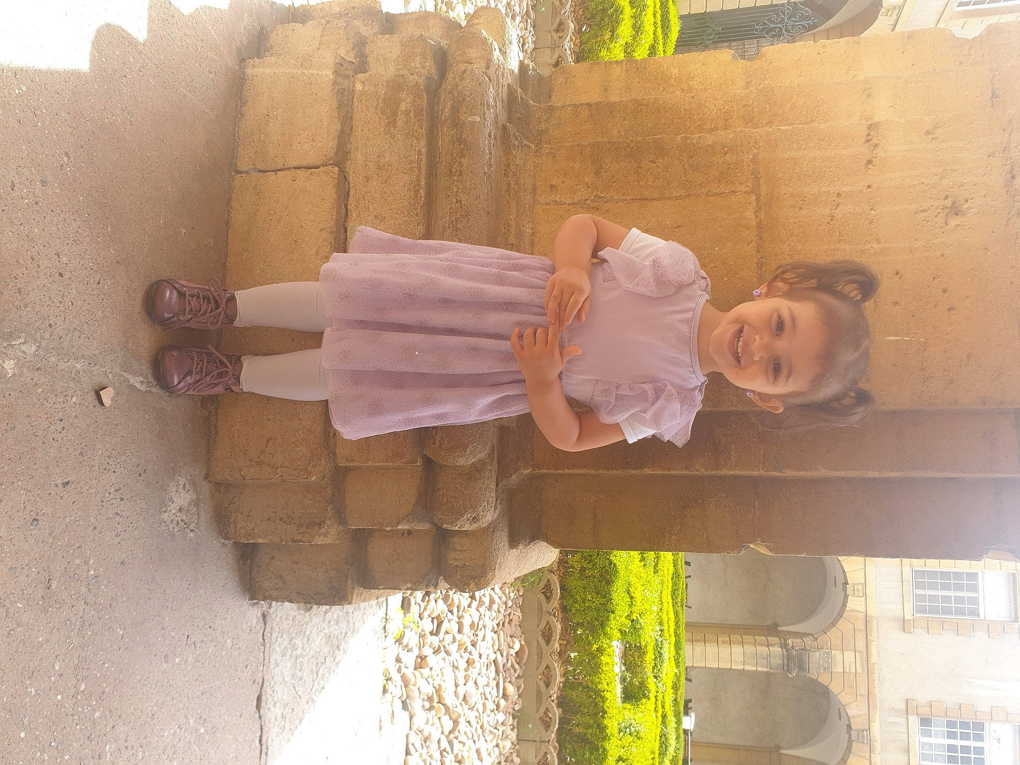 Louane a rejoint le concours — aidez-le/la à gagner de superbes lots ! joy, person