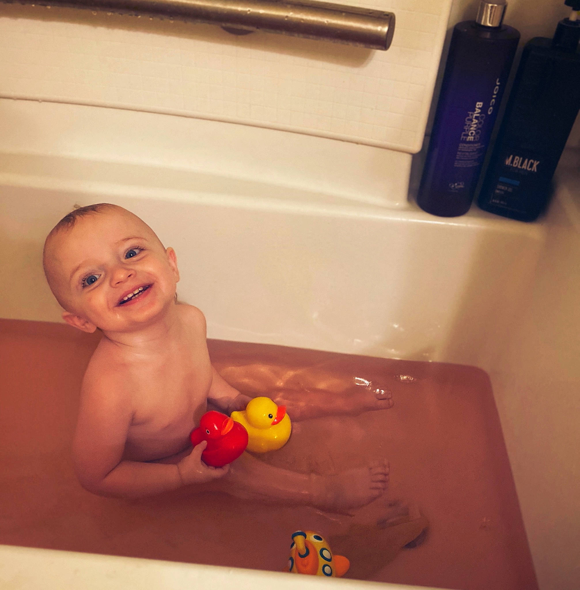 Aspen is registered to the contest to win money with this photo: baby_bathing, bathing, bathtub, chest, child, hand, joy, person, play, plumbing_fixture, room, rubber_ducky, stomach, toddler, toy, trunk