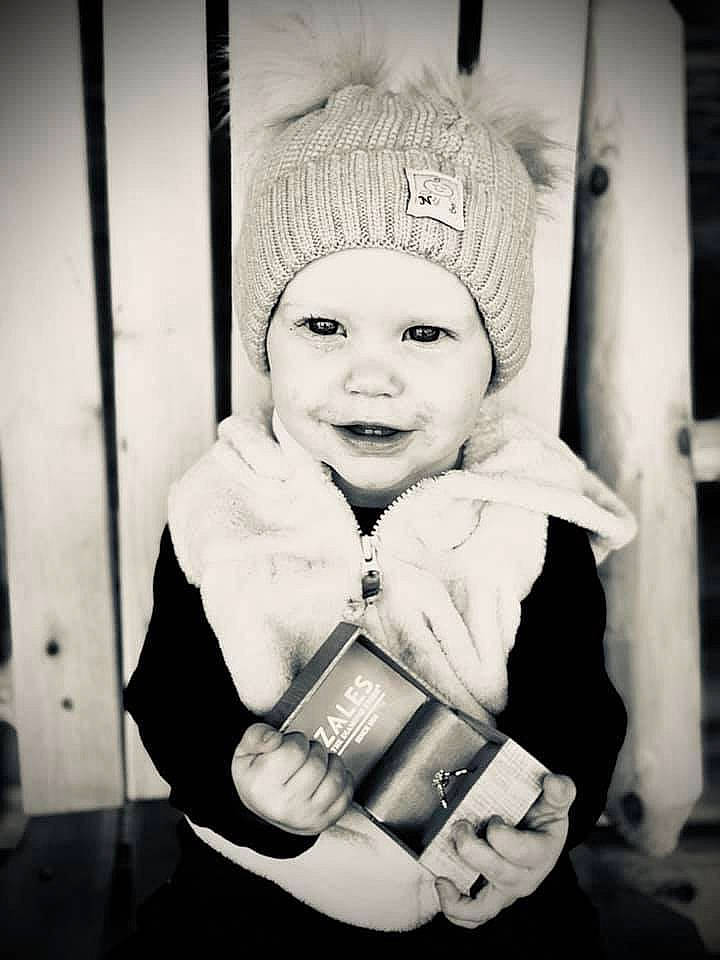 Emma is registered to the contest to win money with this photo: baby, beanie, black, black_and_white, child, family, happy, headgear, monochrome, monochrome_photography, person, photograph, photography, portrait, portrait_photography, smile, snapshot, stock_photography, style, toddler