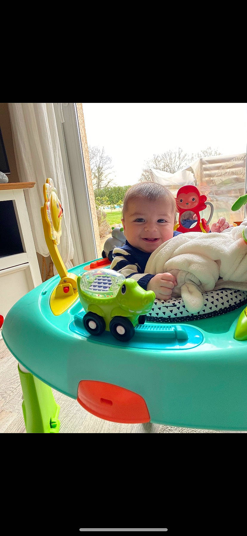 Louis participe au concours pour gagner de l'argent avec cette photo : baby, baby_playing_with_toys, baby_products, baby_toddler_clothing, child, fun, gadget, grass, green, happy, joy, leisure, person, plant, recreation, riding_toy, sharing, sitting, smile, toddler
