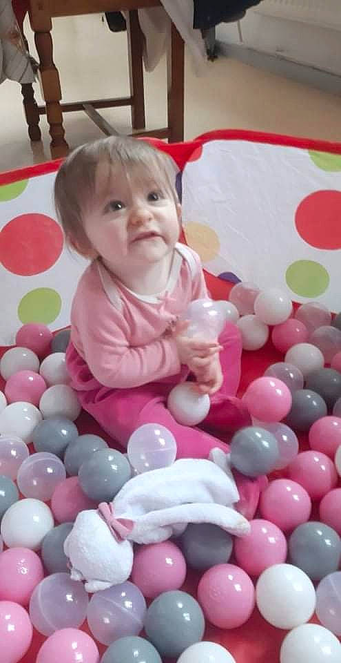 Nina participe au concours pour gagner de l'argent avec cette photo : baby, baby_playing_with_toys, baby_toddler_clothing, ball_pit, balloon, cheek, child, event, facial_expression, fun, happy, party_supply, person, photograph, pink, play, smile, snapshot, sweetness, toddler