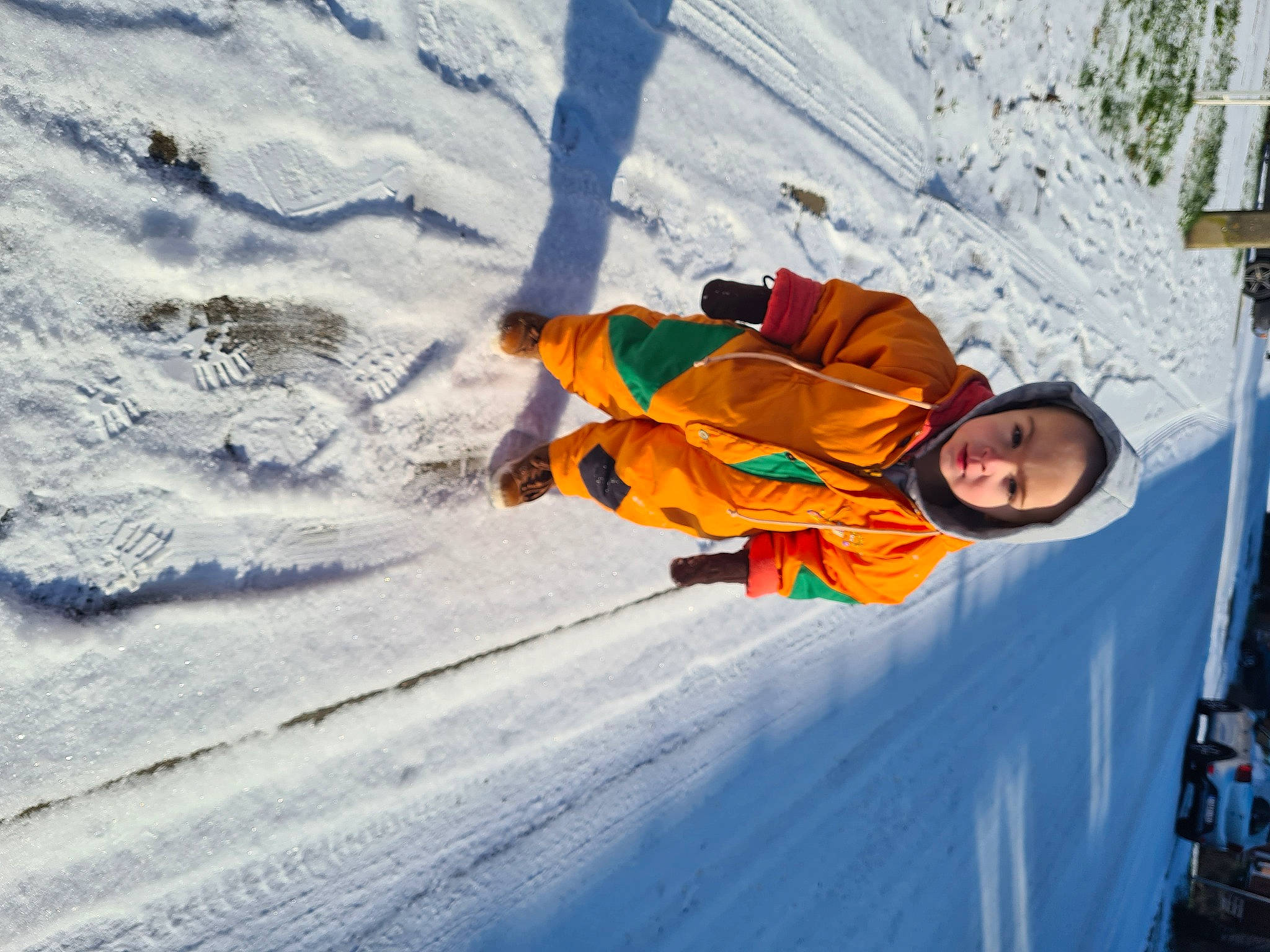 Aaron participe au concours pour gagner de l'argent avec cette photo : adventure, extreme_sport, eyewear, freezing, fun, geological_phenomenon, glacial_landform, goggles, headwear, ice_cap, landscape, leisure, people_in_nature, person, personal_protective_equipment, recreation, slope, smile, snow, toddler