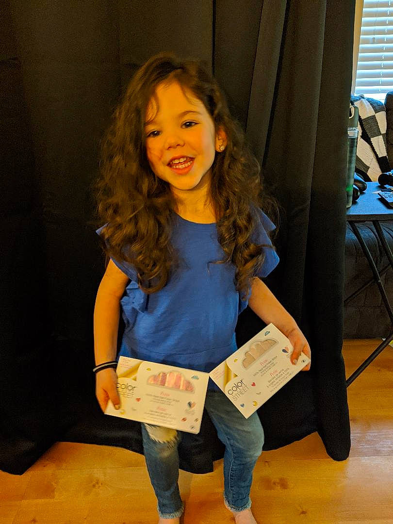 Aurelia is registered to the contest to win money with this photo: child, jeans, joy, long_hair, person, smile