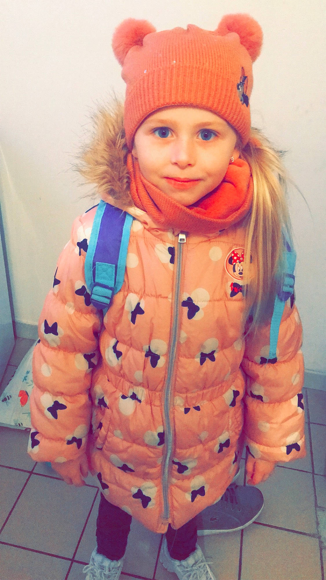 Maëssya participe au concours pour gagner de l'argent avec cette photo : beanie, cap, child, clothing, coat, fur, headgear, hood, jacket, orange, outerwear, peach, person, pink, sleeve, toddler, top