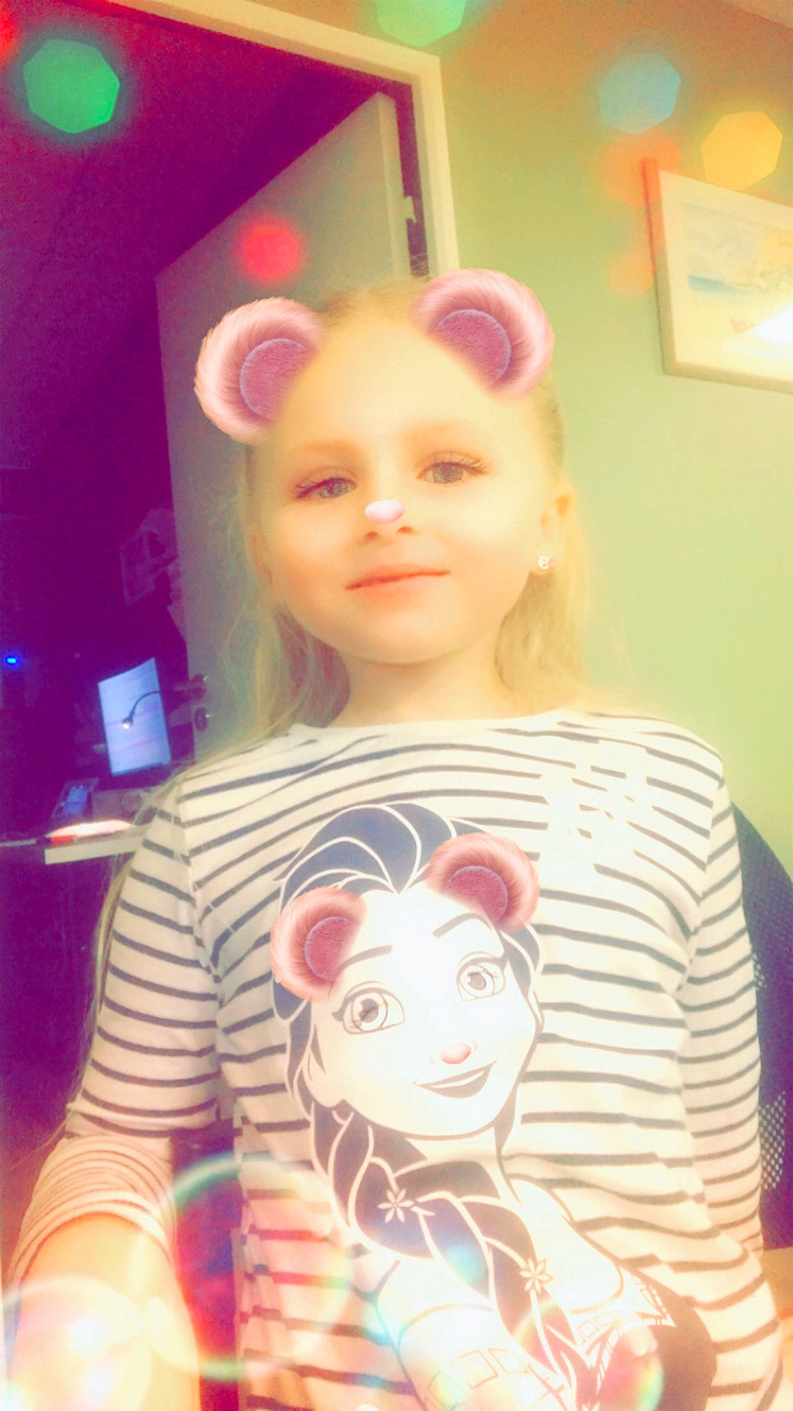 Maëssya a rejoint le concours — aidez-le/la à gagner de superbes lots ! child, cool, ear, eye, face, forehead, happy, head, neck, nose, person, photography, pink, selfie, skin, smile, snapshot