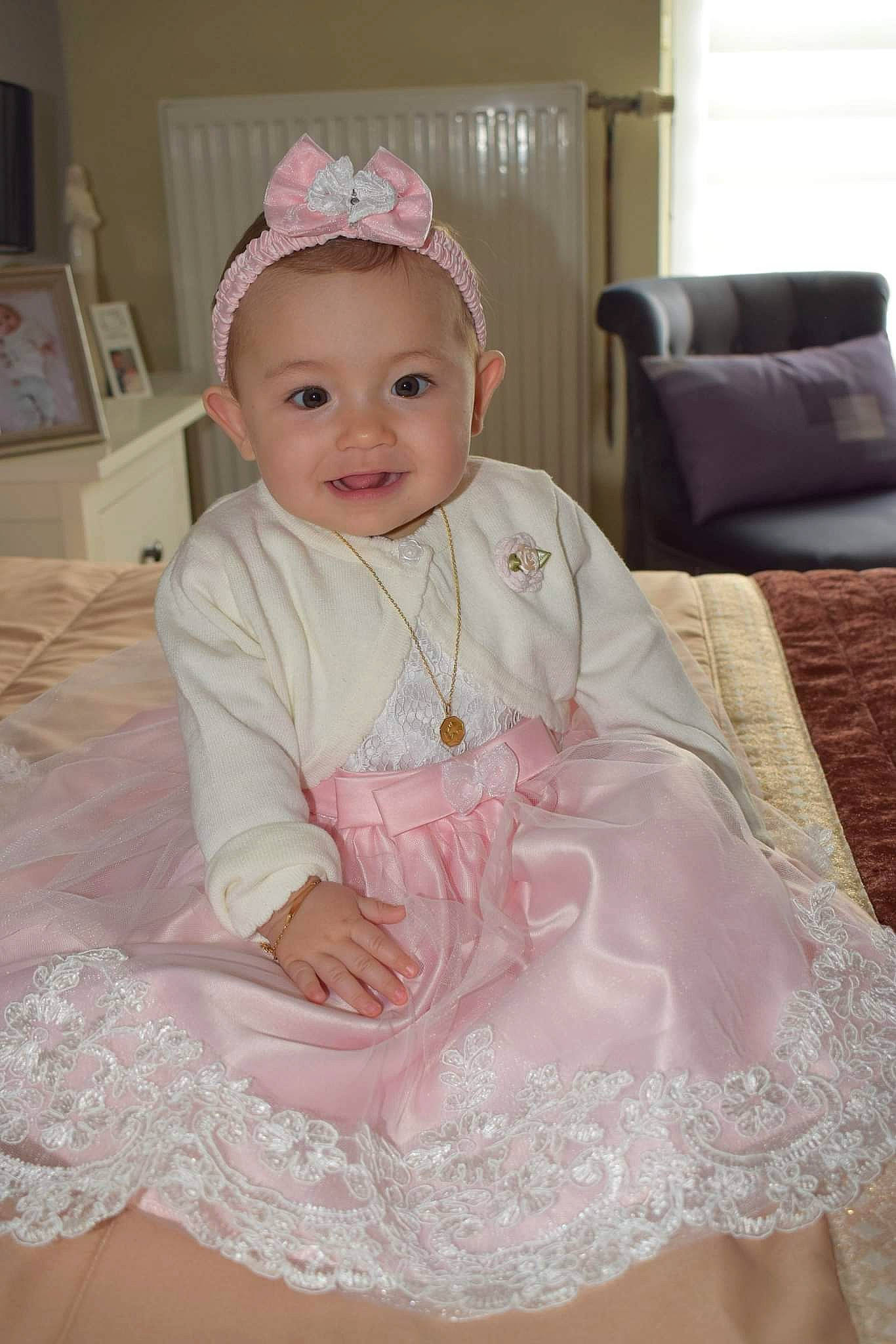 Sofia a rejoint le concours — aidez-le/la à gagner de superbes lots ! baby, baby_toddler_clothing, costume, dress, embellishment, event, fashion_accessory, flooring, fun, happy, headgear, headpiece, joy, magenta, pattern, person, pink, purple, sleeve, smile