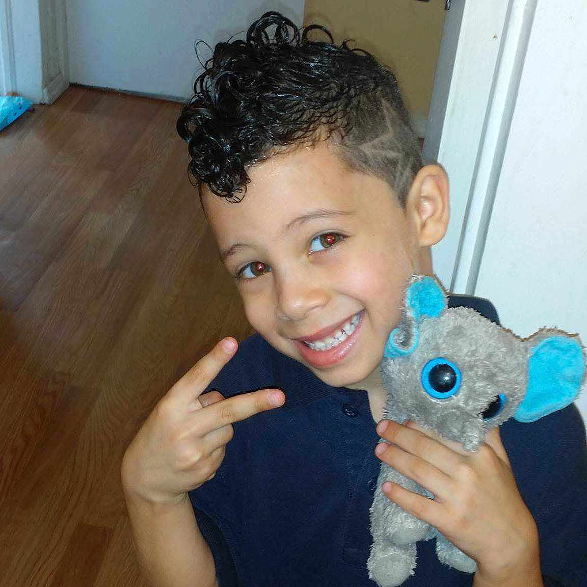 Amoni is registered to the contest to win money with this photo: