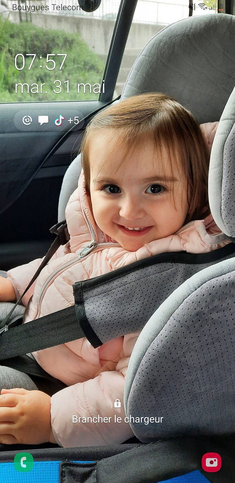 Berfin a rejoint le concours — aidez-le/la à gagner de superbes lots ! automotive_design, baby_in_car_seat, car, car_seat, car_seat_cover, comfort, finger, hand, happy, head_restraint, joy, motor_vehicle, person, personal_luxury_car, seat_belt, skin, smile, steering_part, steering_wheel, vehicle