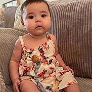 Amalya a rejoint le concours — aidez-le/la à gagner de superbes lots ! baby, child, infant, sitting, couch, floral_dress, pacifier, indoors, curious, soft_texture, corduroy, cute, person, portrait, young_child, furniture, relaxed, home, comfortable, baby_clothing