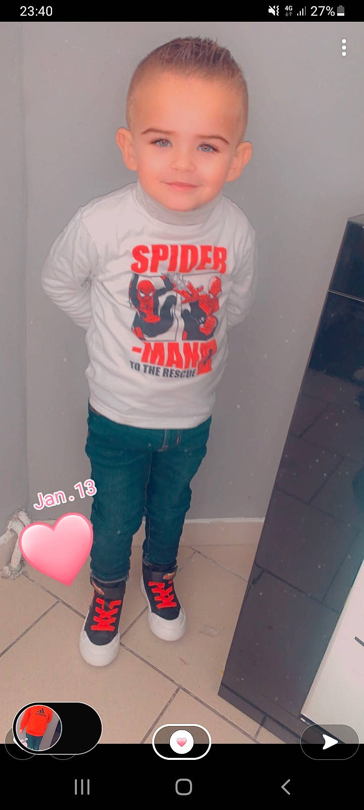 Vincenzo a rejoint le concours — aidez-le/la à gagner de superbes lots ! active_shirt, balloon, child, cool, denim, electric_blue, font, forehead, fun, grey, human_leg, joint, joy, knee, neck, person, sleeve, standing, t_shirt, thigh