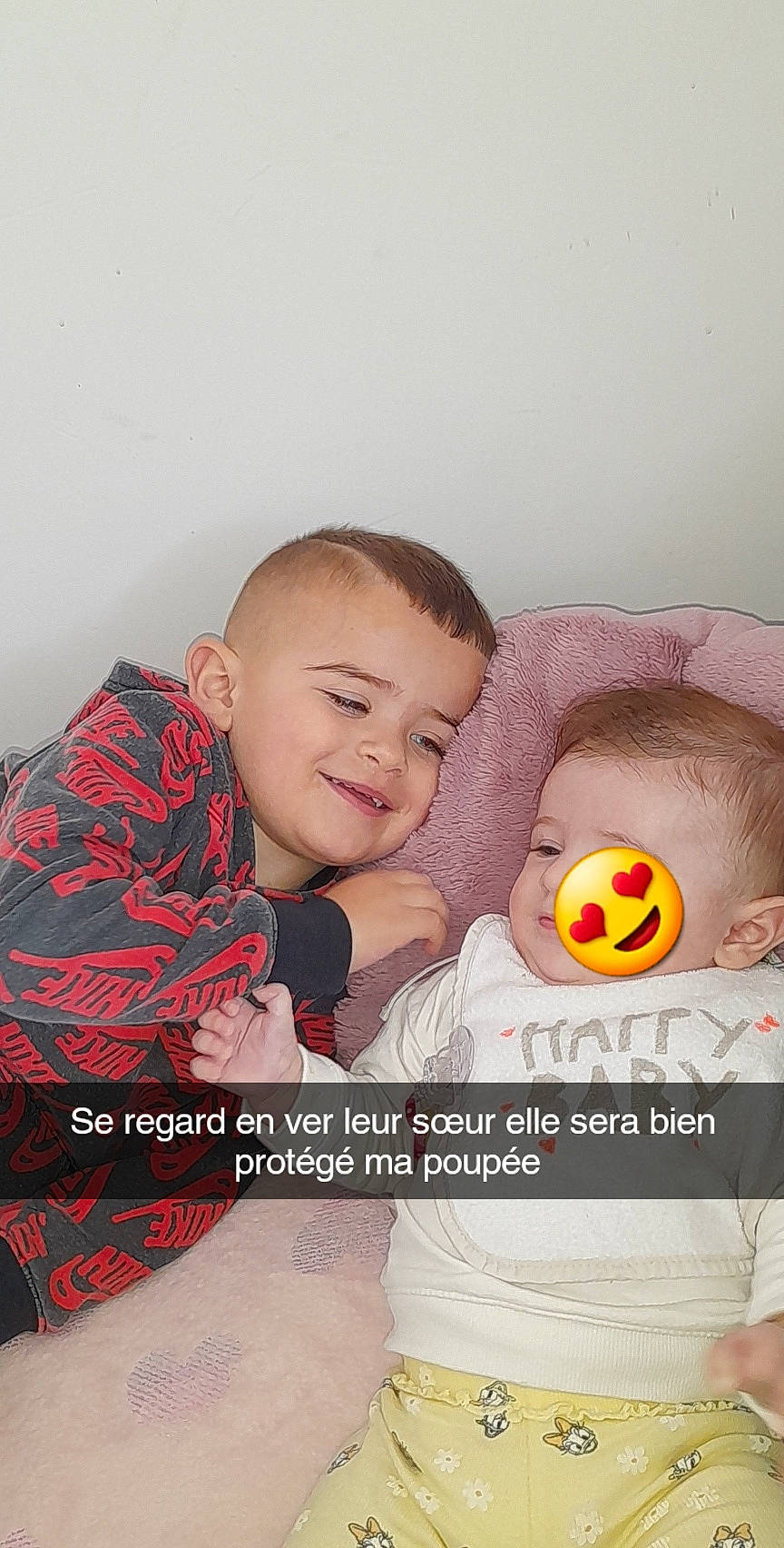 Vincenzo a rejoint le concours — aidez-le/la à gagner de superbes lots ! baby, baby_playing_with_toys, baby_toddler_clothing, child, comfort, facial_expression, finger, flash_photography, font, happy, human, joy, mouth, pattern, people, person, photo_caption, product, sleeve, smile