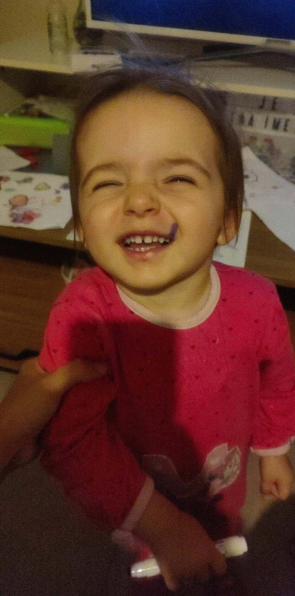 Emma participe au concours pour gagner de l'argent avec cette photo : baby, baby_toddler_clothing, cheek, chin, eyebrow, forehead, fun, gesture, happy, head, iris, joy, lip, mouth, nose, person, pink, skin, sleeve, smile