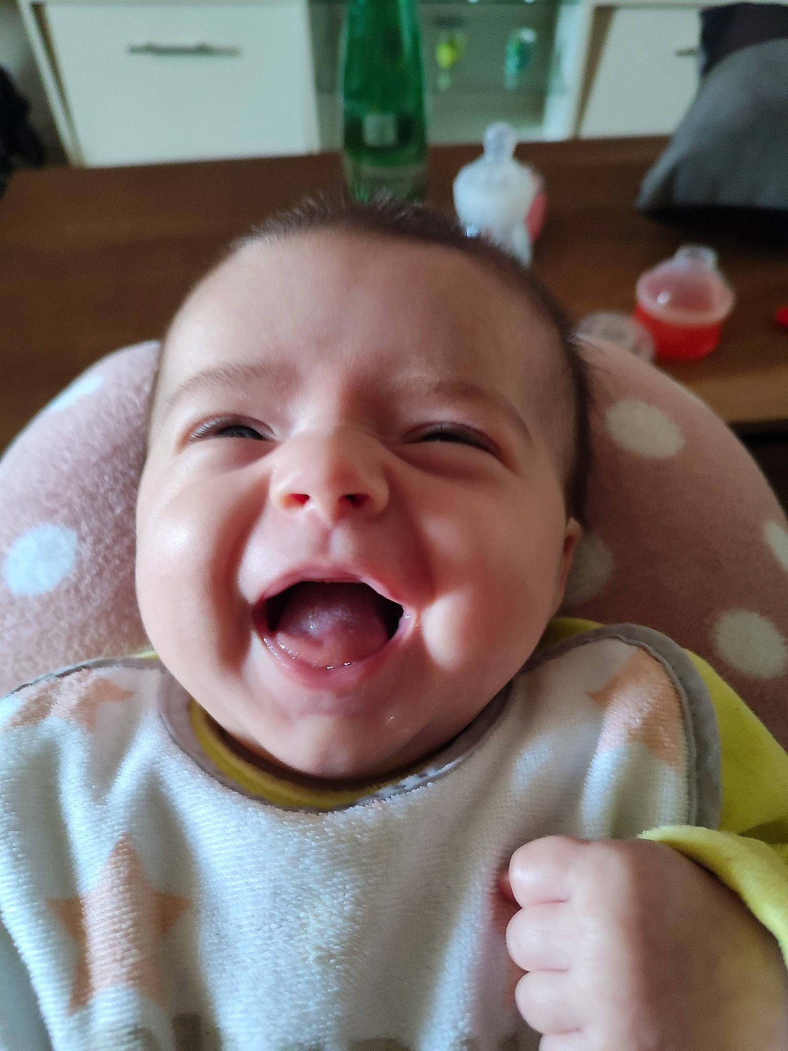 Emma a rejoint le concours — aidez-le/la à gagner de superbes lots ! baby, cheek, chin, ear, eye, eyebrow, face, forehead, happy, head, human_body, jaw, lip, mouth, neck, nose, person, skin, smile, tongue