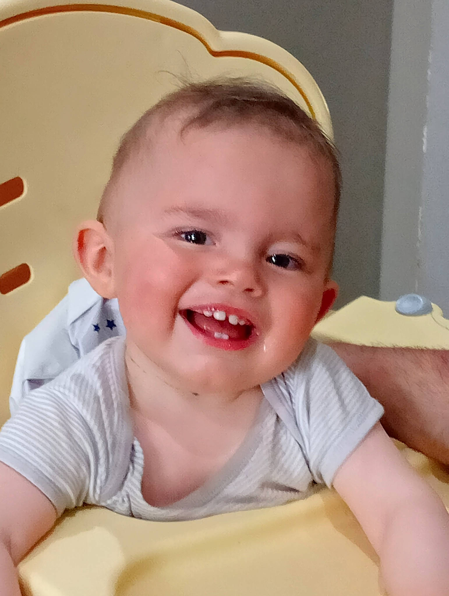 Gino participe au concours pour gagner de l'argent avec cette photo : baby, baby_toddler_clothing, cheek, child, chin, ear, eyebrow, eyelash, finger, fun, happy, iris, joy, lip, mouth, nose, person, product, skin, sleeve