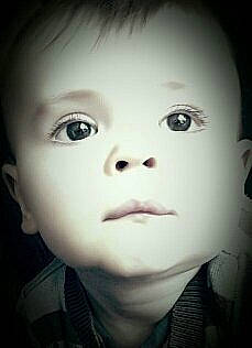 Gabriel participe au concours pour gagner de l'argent avec cette photo : baby, black_and_white, cheek, child, chin, close_up, eye, eyebrow, eyelash, face, forehead, head, iris, jaw, lip, mouth, nose, person, photography, portrait