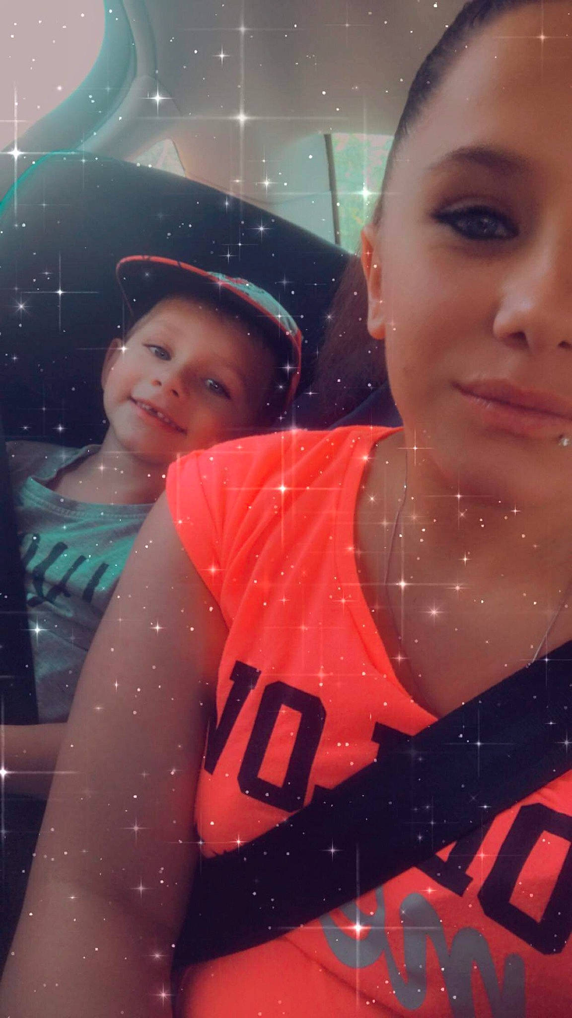 Mélia participe au concours pour gagner de l'argent avec cette photo : cheek, child, cool, eye, face, fun, happy, head, headwear, joy, lip, person, photography, selfie, skin, smile, space, toddler