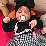 éva participe au concours pour gagner de l'argent avec cette photo : baby, pacifier, headband, black_clothing, houndstooth, skirt, toy, plush, blanket, infant, face, hand, cute, child, indoors, pink, white, black, sitting, accessory
