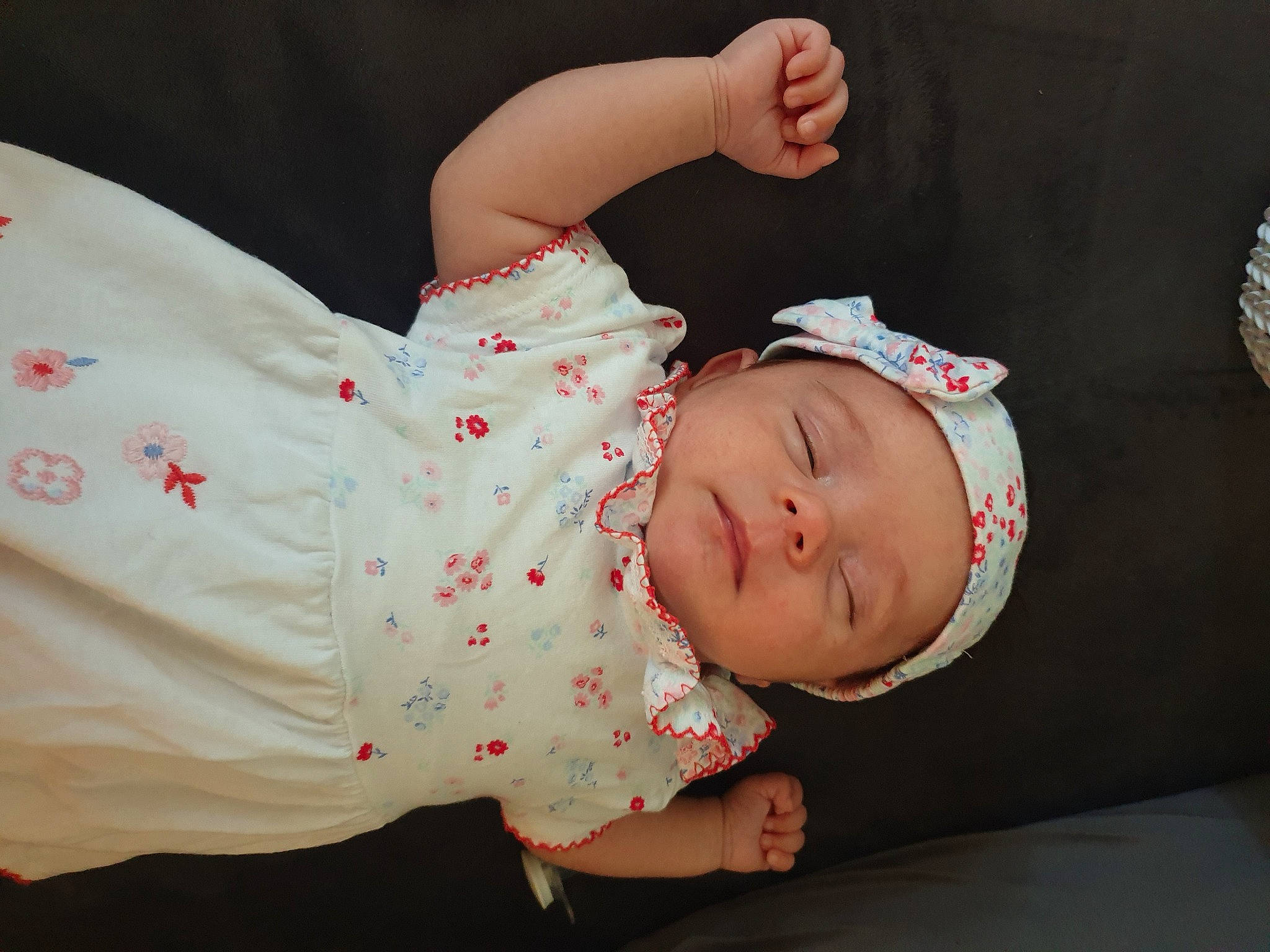 Tess participe au concours pour gagner de l'argent avec cette photo : baby, baby_products, baby_sleeping, baby_toddler_clothing, cheek, child, chin, comfort, elbow, finger, flash_photography, human_body, leg, nail, pattern, person, portrait_photography, sitting, skin, sleeve